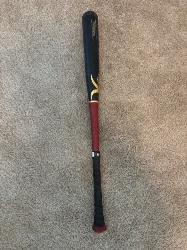 2023 Victus Tatis Maple Bat