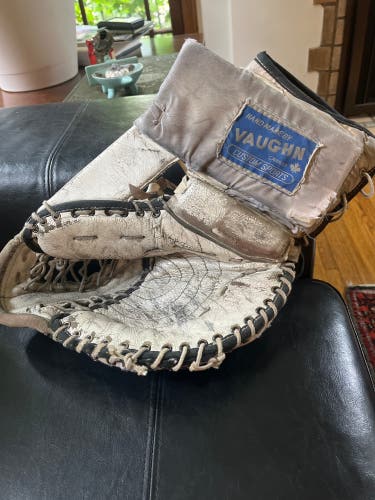Vintage Vaughn T 1030 full right goalie glove
