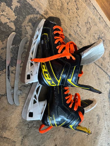 Black/Yellow CCM Super Tacks 9370 Hockey Skates Regular Width Size 4.5 (Used)