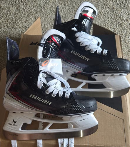 Bauer Vapor Fly40 Hockey Skates Size 5.5 (New)