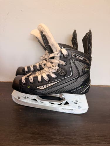 CCM Ribcor 44K Pump Hockey Skates Regular Width Size 3.5 (Used)