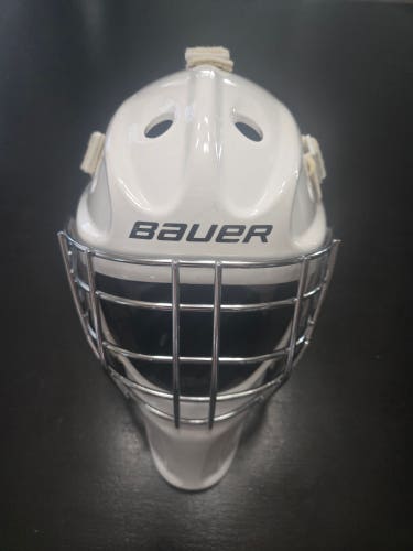 Youth Bauer Profile 930 Goalie Mask (Used). White. Size 6 1/8 - 6 3/4.