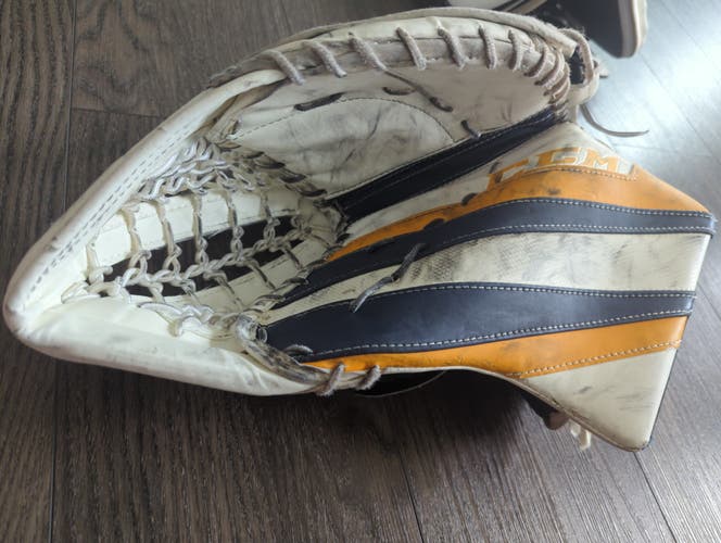 CCM Extreme Flex 5.5 Regular (Used)