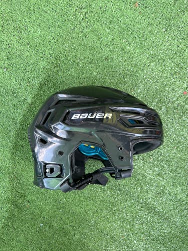Medium Bauer Re-Akt 150 Helmet