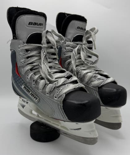 Junior Sz 3.5EE Bauer Vapor X30 Hockey Skates