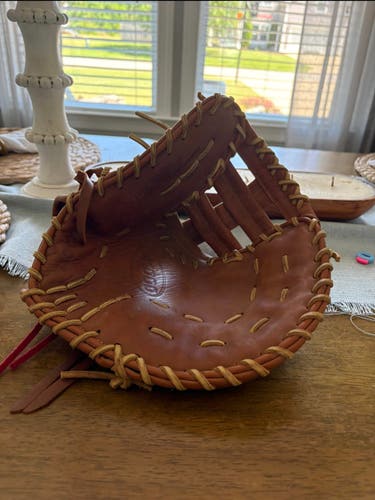 Wilson A1000 RH First Base Baseball Glove 12.5" (Used)