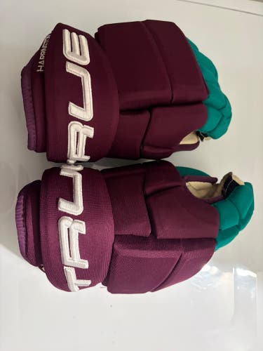 True Pro 4 Roll Gloves 14" Pro Stock (Used)