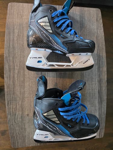 2024 True TF9 Hockey Skates Regular Width - Intermediate Size 4.5R