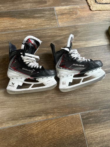 Black/White 2025 Bauer Vapor Fly40 Hockey Skates Pro Stock 6.5 (Used)