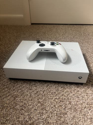 Used Xbox One S good condition