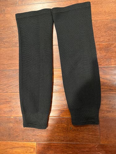 Black Kids Unisex Small / Medium Socks (New)