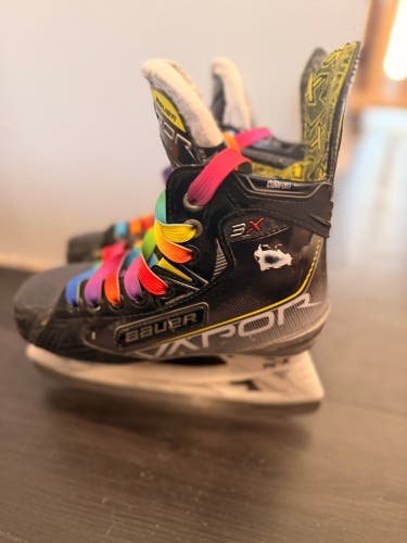 Bauer Vapor 3X Hockey Skates Extra Wide Width Size 3 (Used)