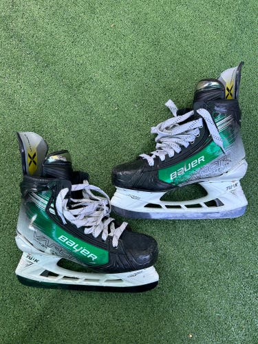 Senior Bauer Vapor Hyperlite 2 Hockey Skates | Size 9.5, Fit 1 Pro Stock