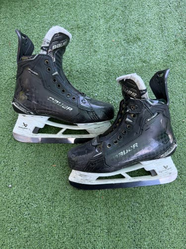 Intermediate Bauer Supreme Shadow Hockey Skates | Size 5, Fit 3