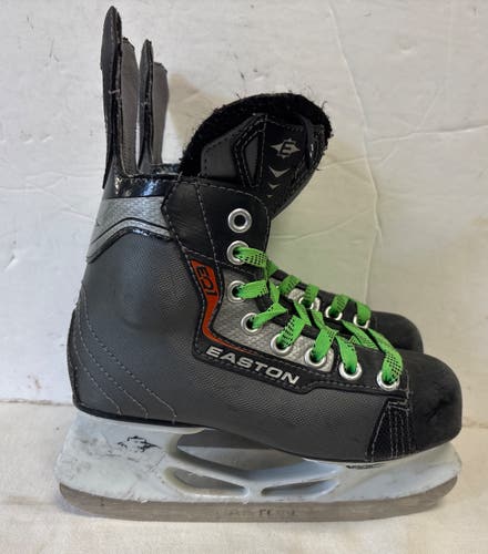 Black Easton Synergy EQ1 Hockey Skates Regular Width Size 1 (Used)