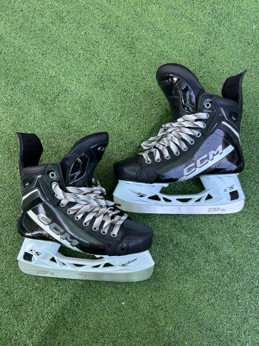 Intermediate CCM Hockey Skates 6.5 (Used)