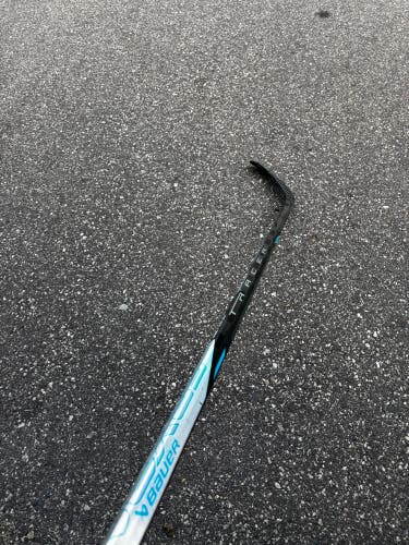 Intermediate Bauer Nexus Tracer Right Handed Hockey Stick P28 70 Flex (Used)