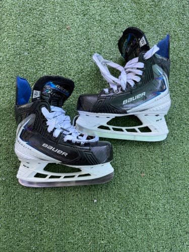 Youth Bauer Vapor Flylite Hockey Skates | Size Y12.5