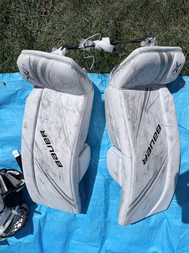 Large Bauer Vapor Goalie Leg Pads (Used)