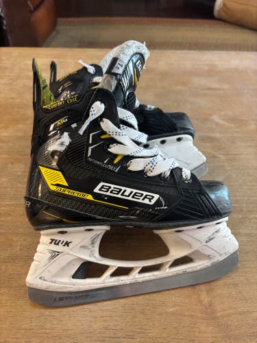 2022 Bauer Supreme M4 Hockey Skates Regular Width Size 1.5 (Used)