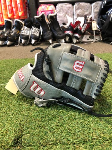Wilson A2000 RH Baseball Glove 11.5" (Used)