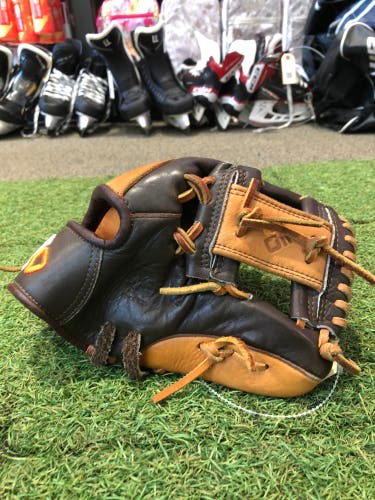 Nokona Alpha S100 RH Baseball Glove 10.5" (Used)