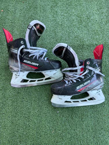 Junior Bauer Vapor XLTX Pro+ Hockey Skates | Size 3.5