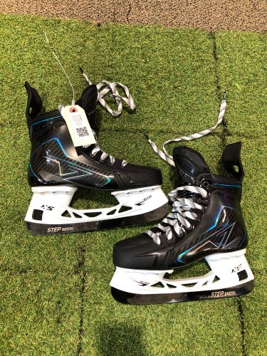 Intermediate CCM Vizion Hockey Skates Size 5.5 | CCM Regular Fit (Used)