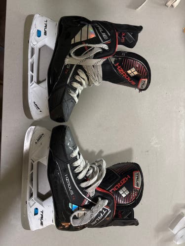 2023 True HZRDUS 7x Hockey Skates Wide Width 7.5 (Used)