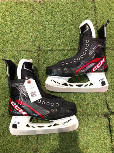 Senior CCM AS-V Pro Hockey Skates Pro Stock Size 6 (Used)