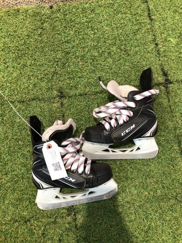 Youth CCM Tacks 9040 Hockey Skates Regular Width 10 (Used)