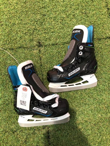 Youth Bauer XLP Hockey Skates Regular Width 8 (New)