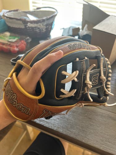 2025 Wilson A2000 RH Infield Baseball Glove 11.75" (Used) (DO NOT PURCHASE WITHOUT CONTACTING ME)