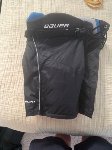 Youth Medium Bauer Hockey Pants (Used)