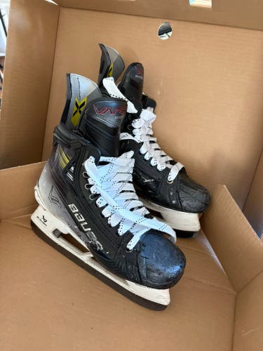2023 Bauer Vapor Hyperlite 2 Hockey Skates Regular Width Size 5 (Used) With Steel - Or Best Offer