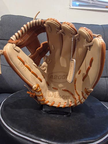 Wilson RH Infield A2000 1975 Baseball Glove 11.75" (New)
