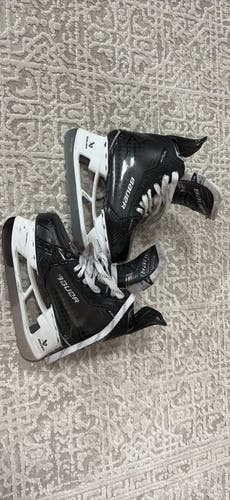 Black 2024 Bauer Supreme Shadow Hockey Skates Size 5, Fit 3 (Used)