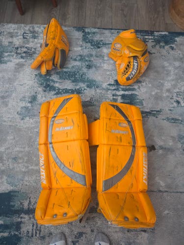 27" Mckenney Instinct Goalie Leg Pads , Glove and Blocker(Used)