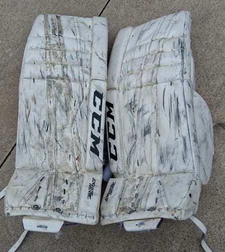 32+1" SR CCM Extreme Flex 860 Goalie Leg Pads (Used)