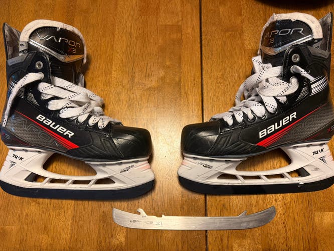 2025 Bauer Vapor 3X Hockey Skates Regular Width 6 (Used)