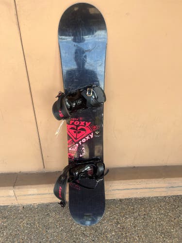 Women's Roxy Snowboard With Bindings True Twin 147 cm (Used)