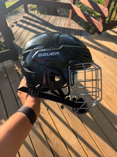Large Bauer Re-Akt 55 Helmet (New)