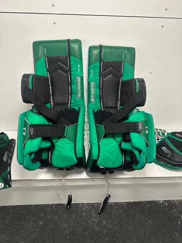 31" 2025 Vaughn VX1 Pro Carbon Regular Goalie Full Set (Used)