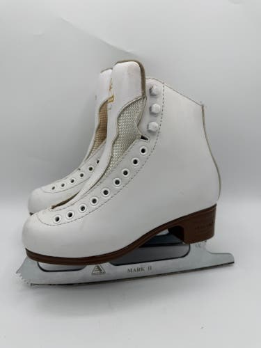 Junior 2.5 C Width Jackson Ultima Excel Figure Skates