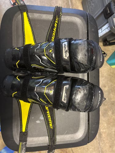 Youth Bauer Supreme Mach 9" Shin Pads (Used)