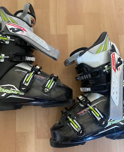 Mondo 25 & 25.5 Nordica SportMachine Ski Boots (Used)