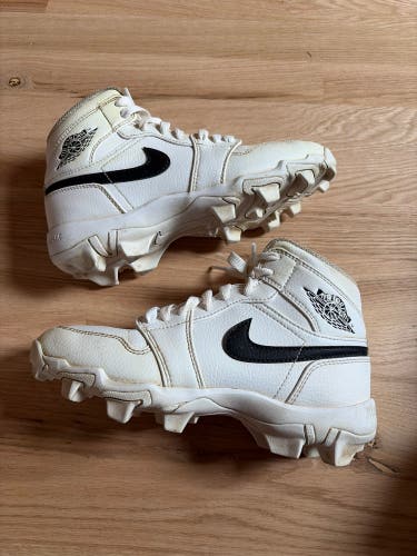 White Kid's 3.5Y (Big Kids / Youth) Youth Nike Air Jordan High Top Molded Cleats (Used)
