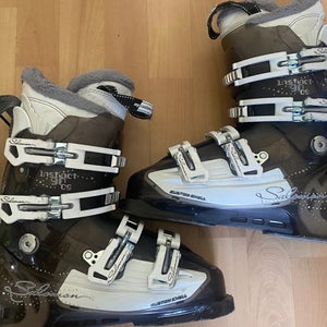 Mondo 25 & 25.5 Unisex Salomon Ski Boots (Used)