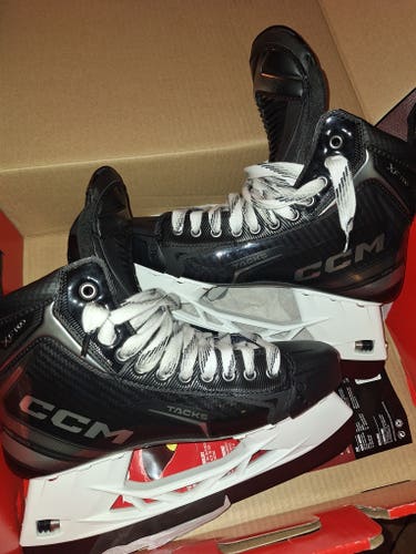 2024 CCM Tacks XF Hockey Skates Regular Width Pro Stock 9.5 (New)