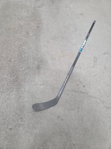 New Senior CCM Ribcor Unleashed Right Handed Hockey Stick P28 85 Flex